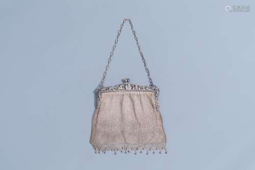 A Chinese silver chainmail purse, 800/000, 19th/20th C.