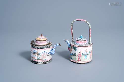 Two Chinese Canton enamel teapots and cover, 19de eeuw