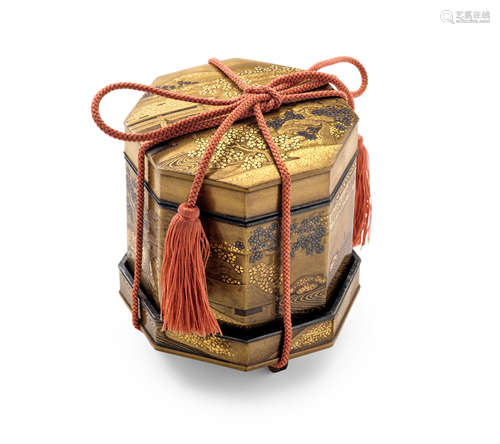 A miniature lacquer kaioke (box for shells in the shell-matc...