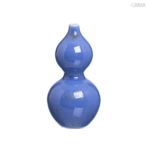 Small Chinese porcelain gourd vase, Minguo