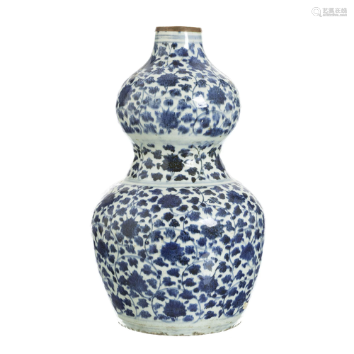 Large double gourd Chinese porcelain lotus vase, Ming