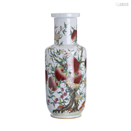 Chinese porcelain 'peaches' vase