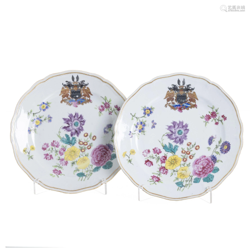 Pair Armorial Chinese Porcelain Plates, Qianlong