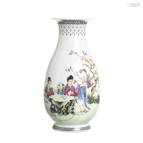 Chinese porcelain figures vase, Republic