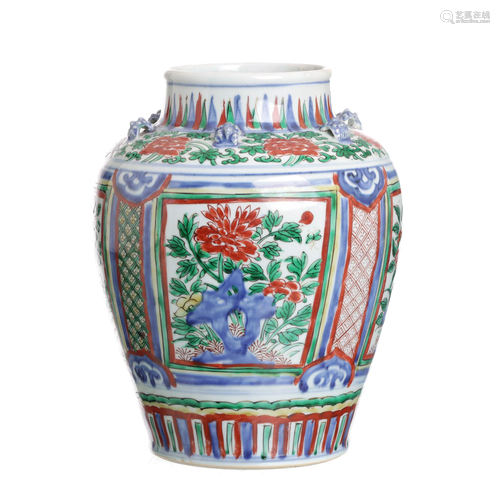 Chinese porcelain Wucai pot, Transitional