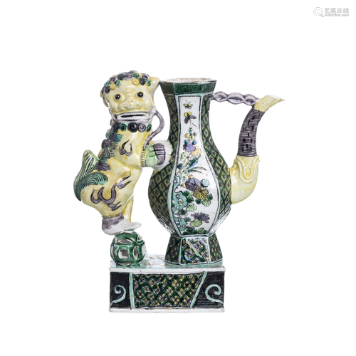 Famille Verte Foo Dog Chinese porcelain teapot,