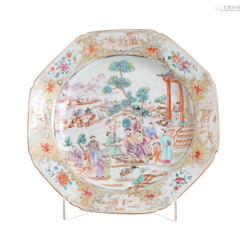 Mandarin eighth sided plate in Chinese porcelain,