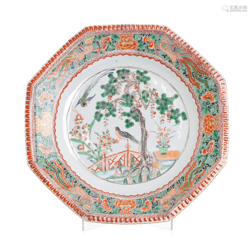 Large octagonal Chinese porcelain plate, Kangxi