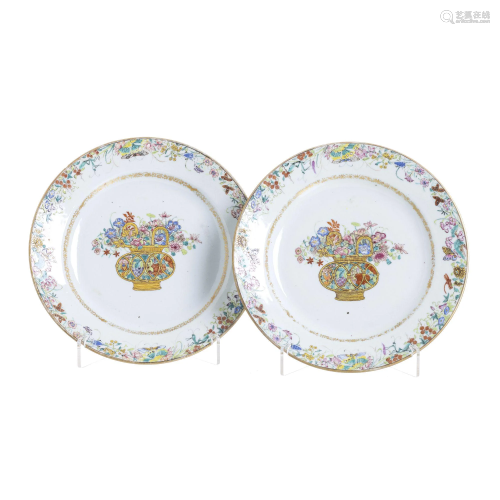 Pair of Chinese porcelain 'flower vase' dishes,