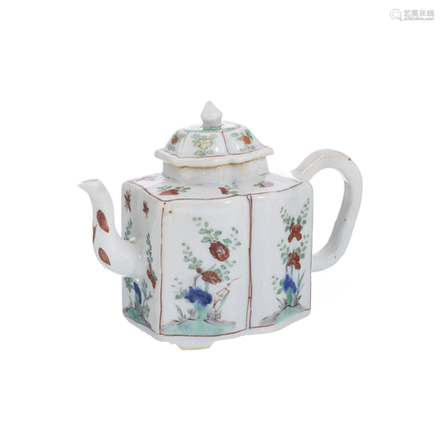 Chinese porcelain 'Famille verte' Teapot, Kangxi