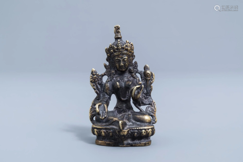 A Sino-Tibetan bronze figure of Tara, 19th/20th C.