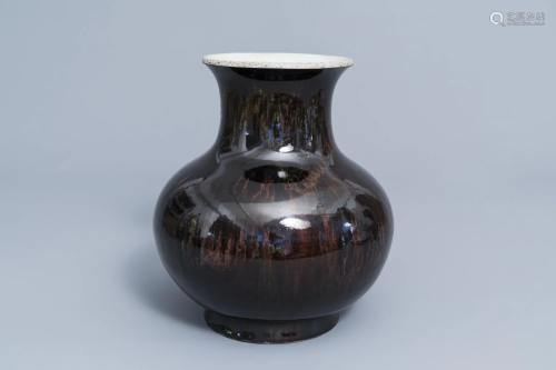 A Chinese flambe glazed 'hu' vase, 19th C.