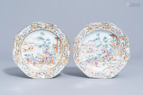 A pair of octagonal Chinese famille rose 'Mandarin'