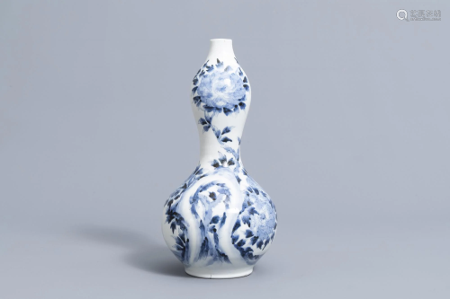 A Japanese blue and white Arita double gourd vase with