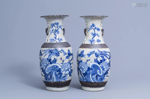 A pair of Chinese blue and white Nanking crackle glazed