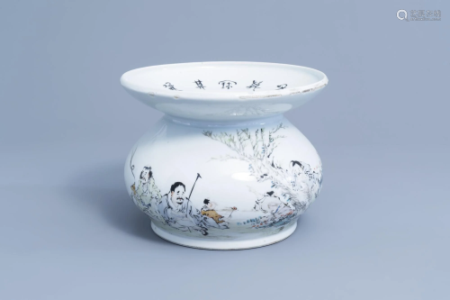 A Chinese qianjiang cai spittoon with figures in a