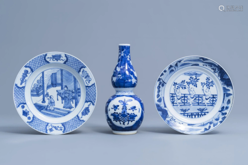 A Chinese blue and white double gourd vase with