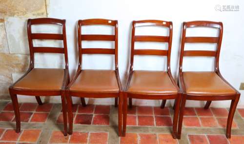 Suite de quatre chaises en bois teinté de style Restauration...