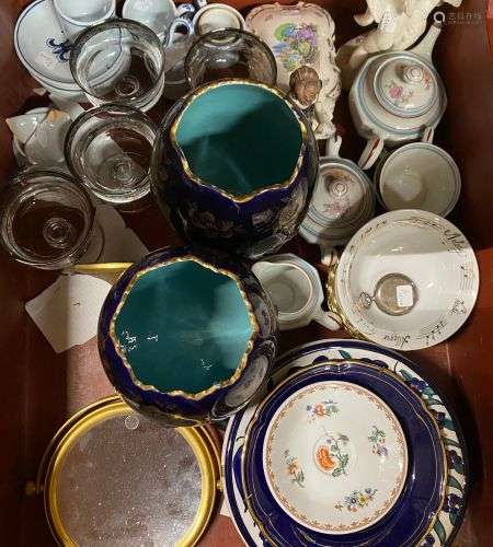 Ensemble divers et variés en faïence et porcelaine comprenan...