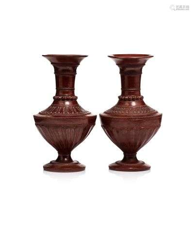 Paire de vases de type « TOPHANÉ » en terre cuite vernissée ...