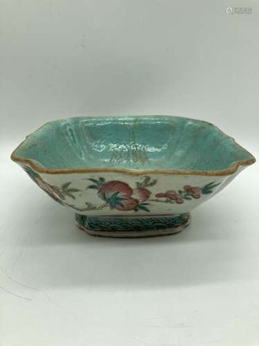 Coupe porcelaine Chine. usures. 7,5 x 19 cm.