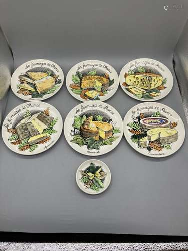 GIEN - Deux séries de 6 assiettes en faience fine: les froma...