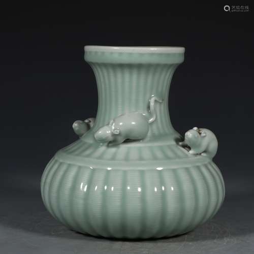 chinese celadon glazed porcelain ribbed pot