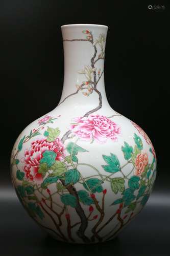 chinese famille rose porcelain globular vase