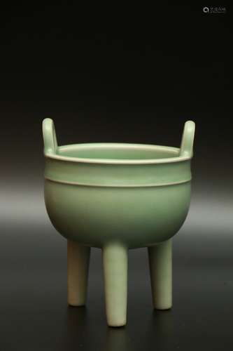 chinese longquan porcelain tripod vessel