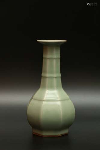 chinese guan kiln porcelain vase