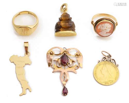 A small collection of mixed gold jewellery