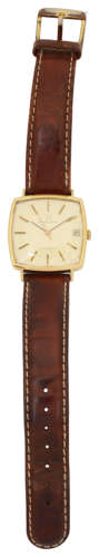 An 18K gold Universal Geneve Gentleman's automatic wristwatc...