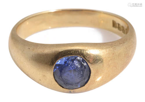 A sapphire and 18ct yellow gold ring