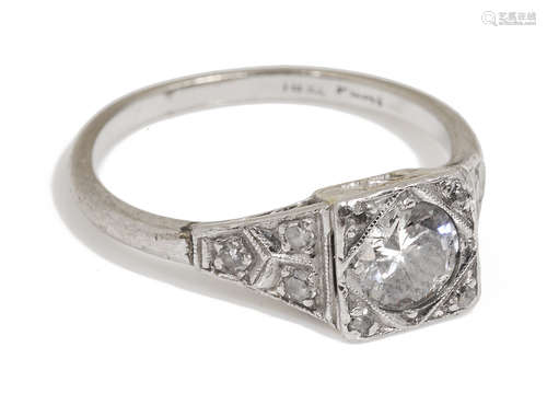 An Art Deco single stone diamond set ring