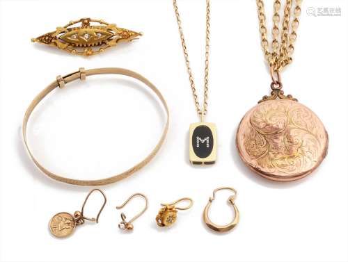 A small collection of gold jewellery