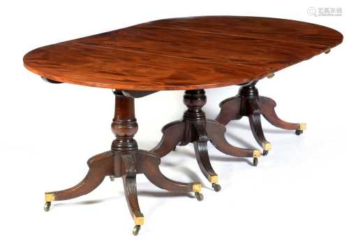 Early 20th Century mahogany triple pedestal dining table
