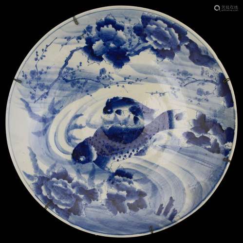A large late 19th c. Japanese blue and white Arita porcelain...