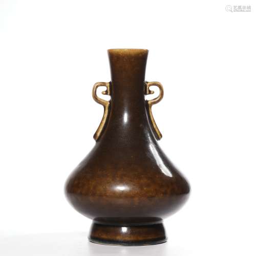 A bean-sauce-coloured glaze vase