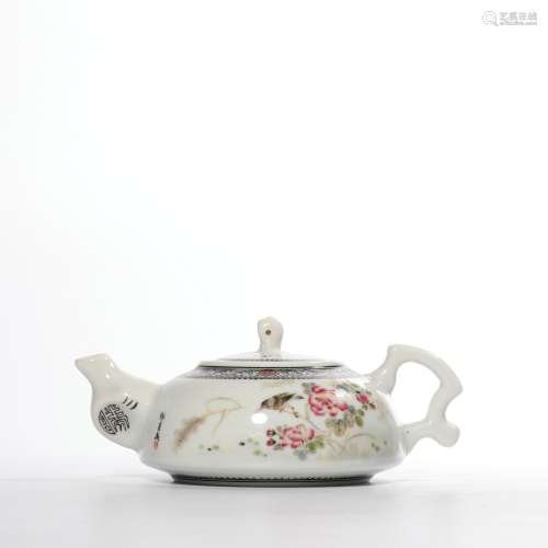A famille-rose 'floral and birds' teapot