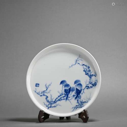 A blue and white 'floral and birds' dish