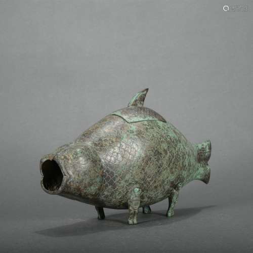 A bronze fish ware with gold and silver