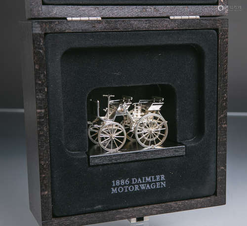 Miniatur-Model des 1886 Daimler Benz Motorwagen 925 Silber (...