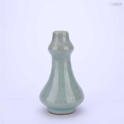 龙泉窑青釉瓶