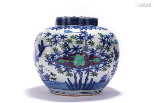 Chinese Blue and White Wucai Enamel Lobed Jar