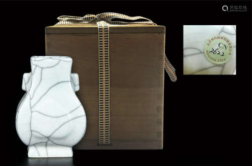 哥釉贯耳瓶  配木盒  日本回流 购于北京保利拍卖行