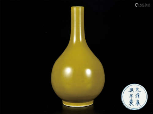 黄釉胆瓶
