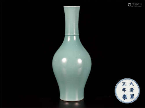 绿松石釉橄榄瓶