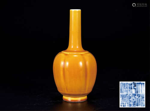 黄釉瓜棱瓶 由天津藏家提供