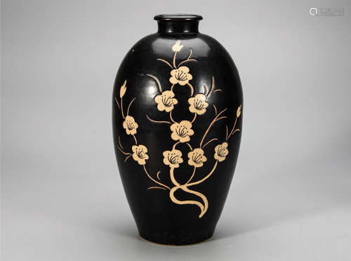 吉州窑花卉梅瓶