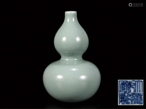 豆青釉葫芦瓶